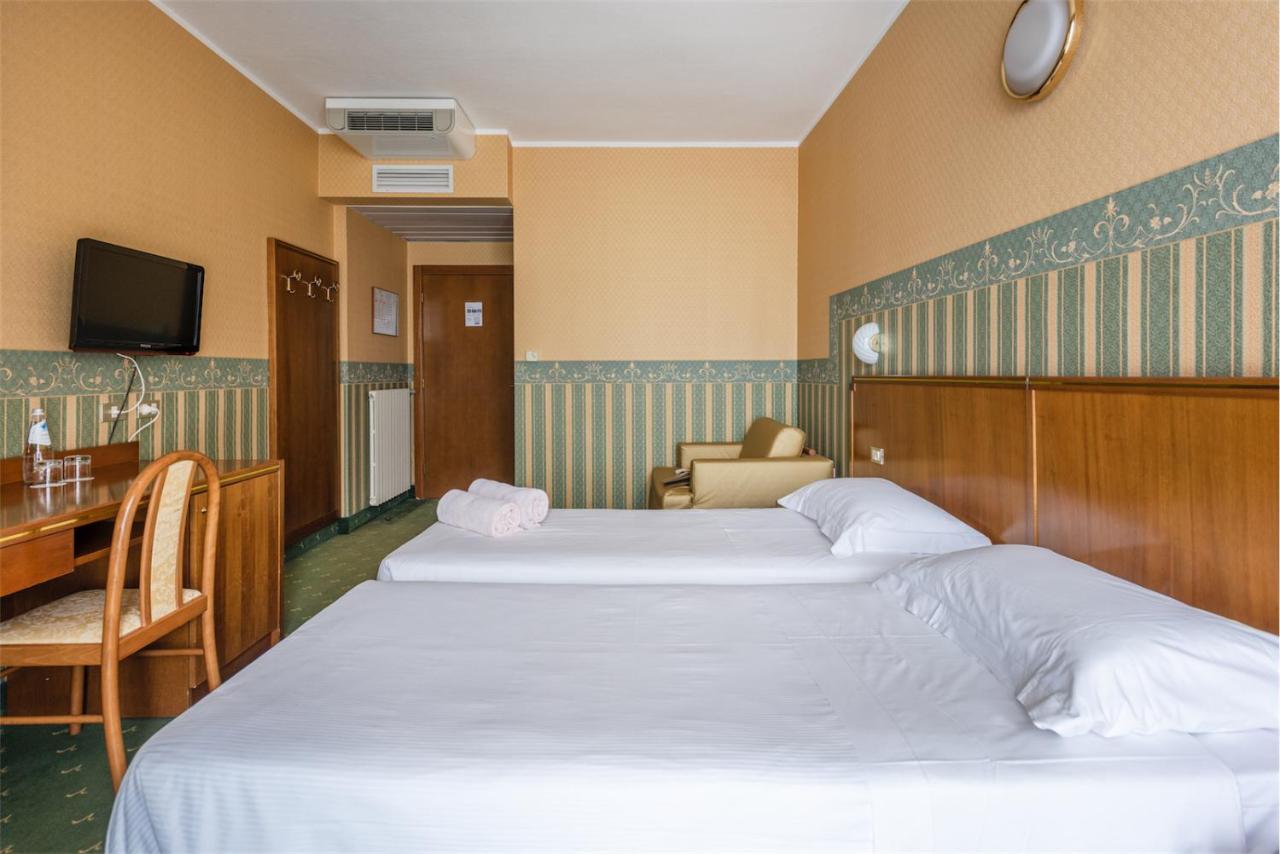 Hotel Splendid Palace Лимоне сул Гарда Стая снимка