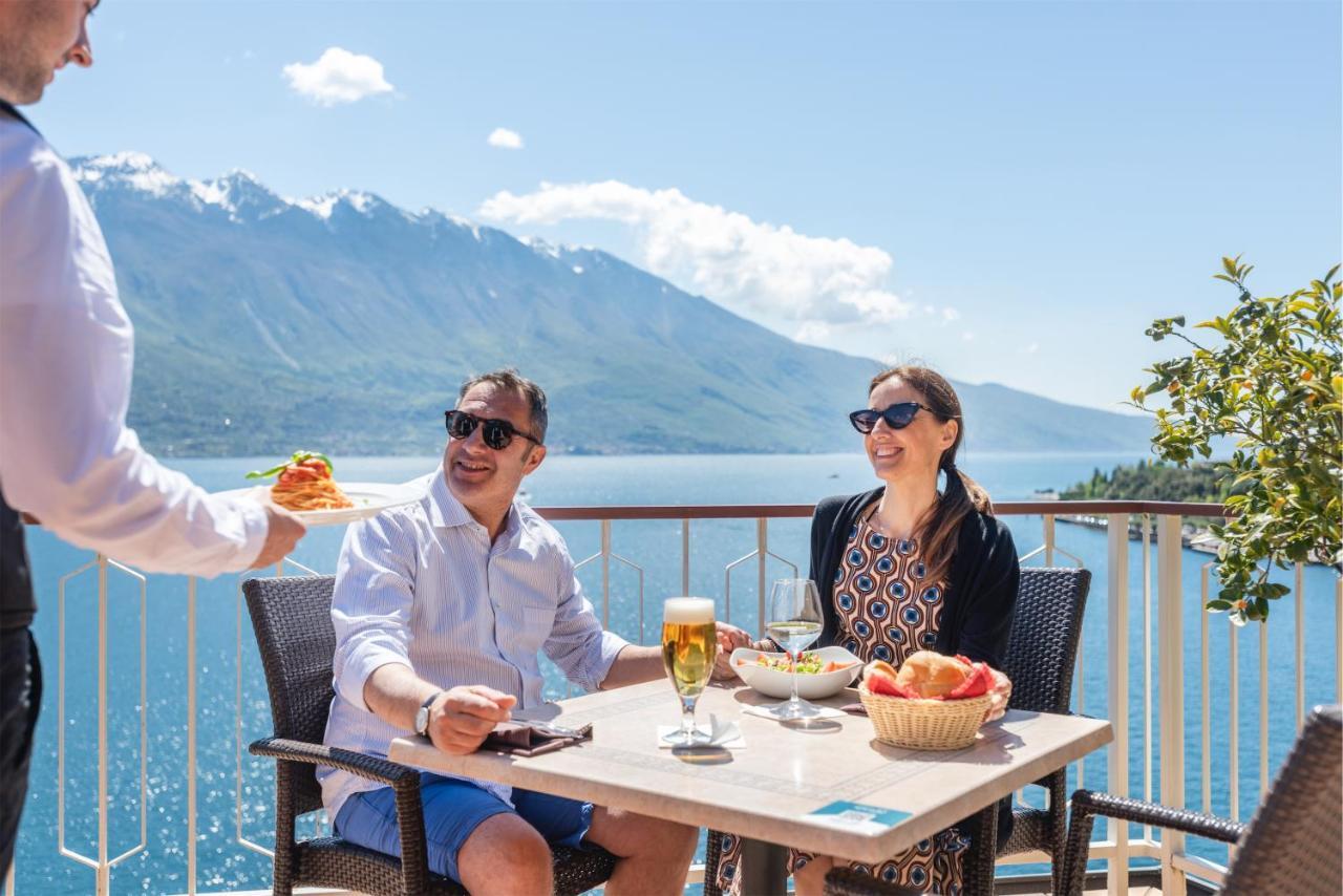 Hotel Splendid Palace Лимоне сул Гарда Екстериор снимка