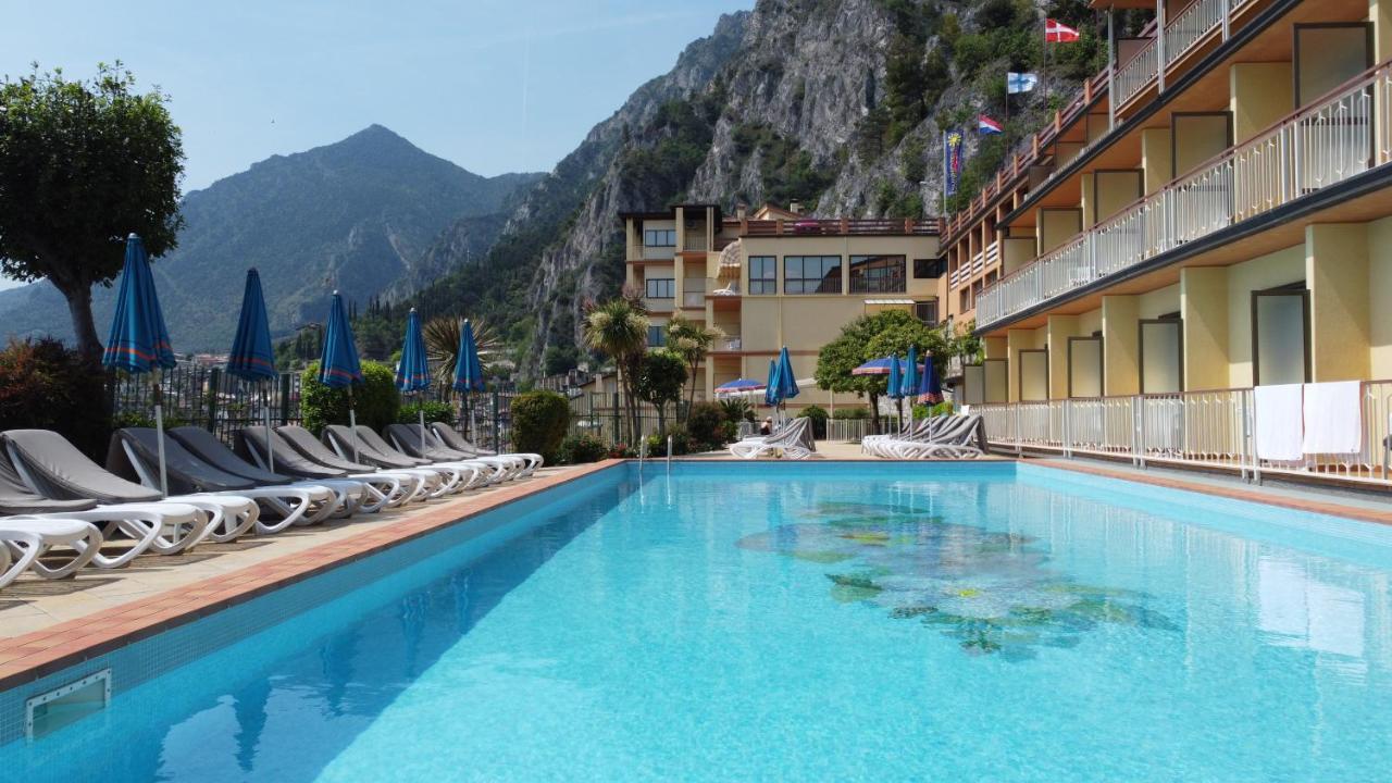 Hotel Splendid Palace Лимоне сул Гарда Екстериор снимка