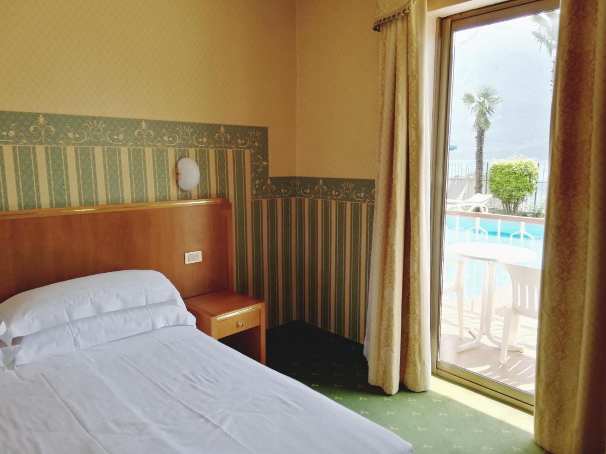 Hotel Splendid Palace Лимоне сул Гарда Екстериор снимка