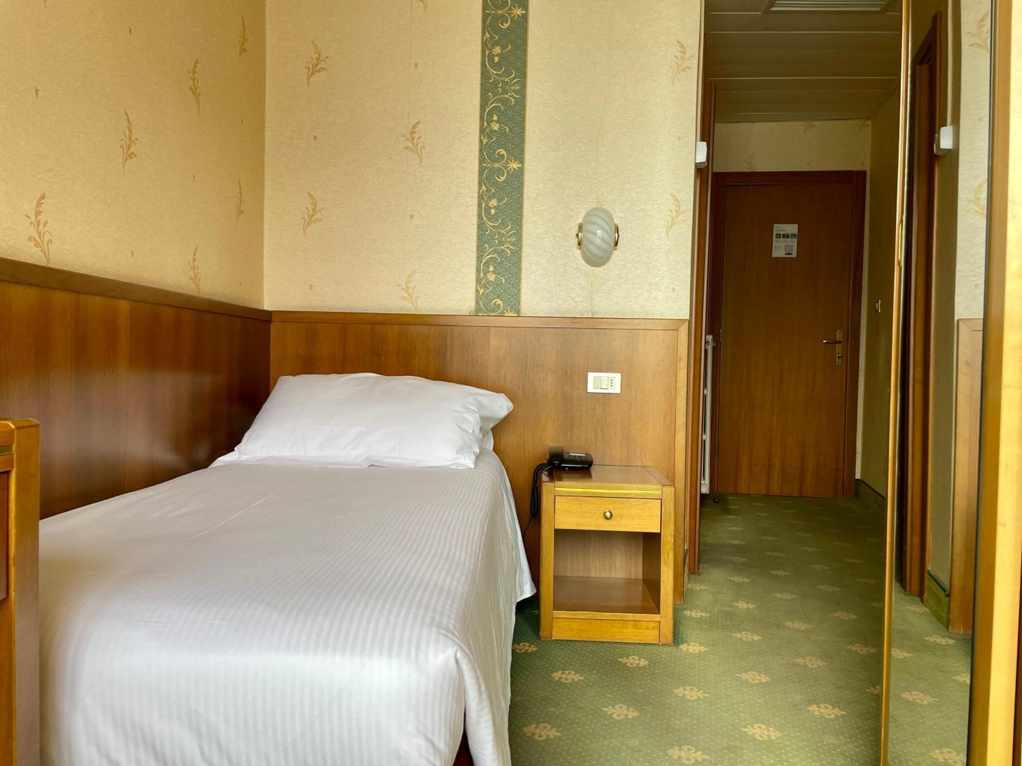 Hotel Splendid Palace Лимоне сул Гарда Стая снимка