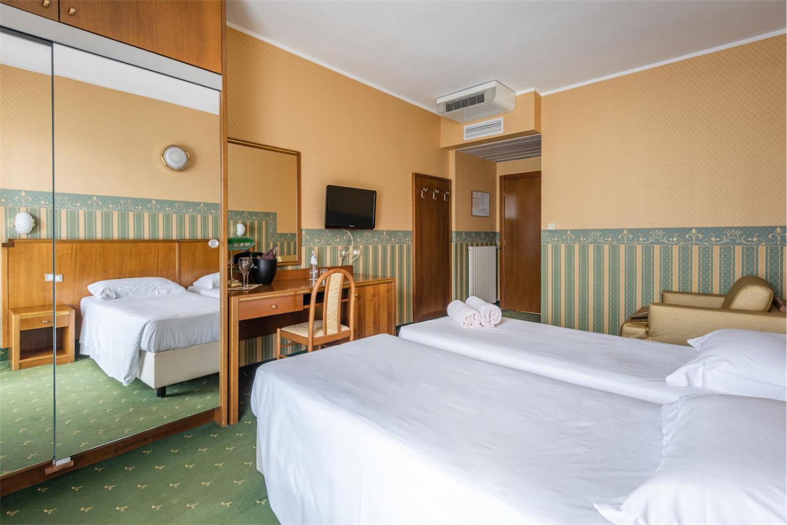 Hotel Splendid Palace Лимоне сул Гарда Стая снимка